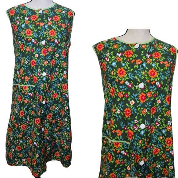 Vintage green floral chore day buttondown house dress with pockets - Picture 2 of 9